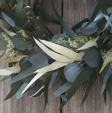 Load image into Gallery viewer, 18&quot; Willow and Silver Dollar Wreath